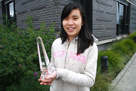  Jacqueline Teh photographed with award